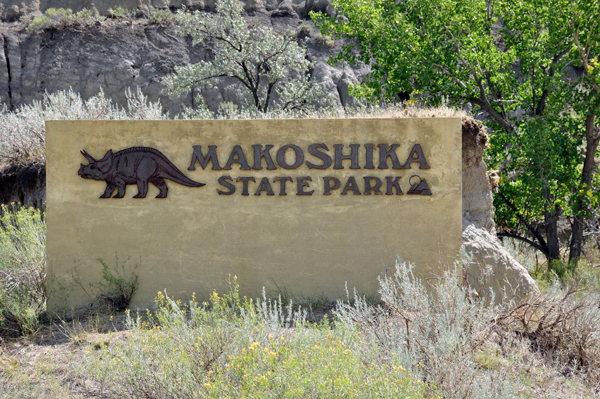 entry sign: Makoshika State Park